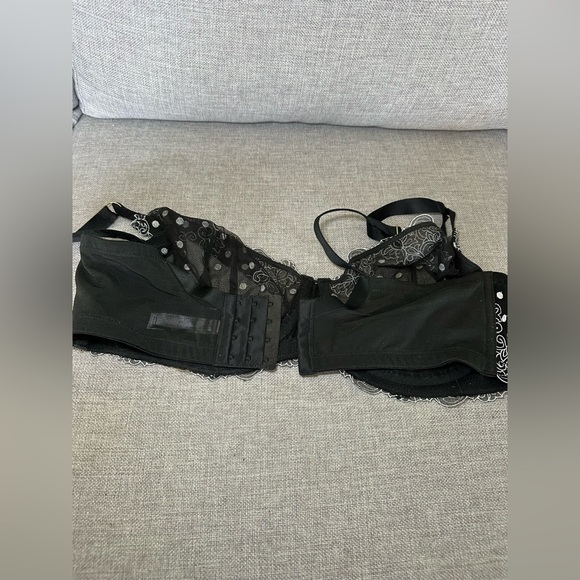 Cacique Black Sheer Lace Underwire Bra with White Embroidery - Picture 5 of 6